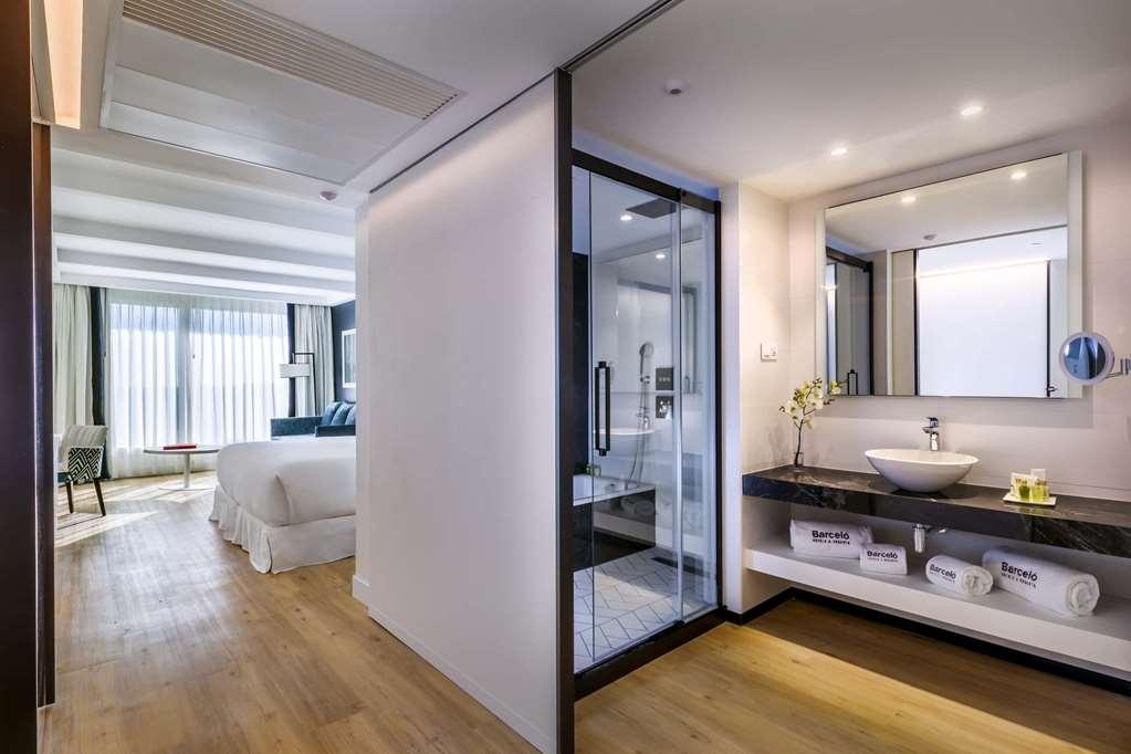 מלון מדריד Barcelo Imagine חדר תמונה A bathroom at the hotel